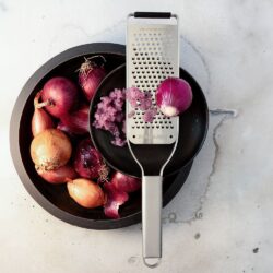 microplane-grob-professional-serie-reibe-zwiebeln