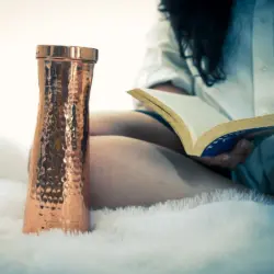 Gehaemmerte-upferkaraffe-1200ml-forrest-and-love-kupfer-wasser