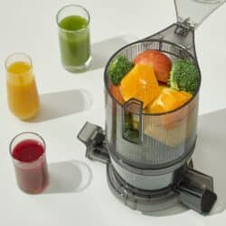 happy-vita-hurom-h80st-entsafter-einfuellbehaelter