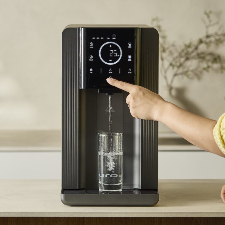 hurom-waterpurifier-knopfdruck